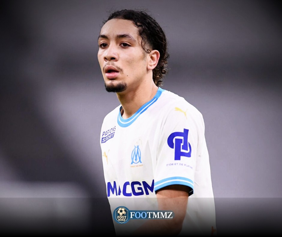 بلال النادر مارسيليا يرتدي قميص أولمبيك مرسيليا خلال مباراة في الدوري الفرنسي 2025